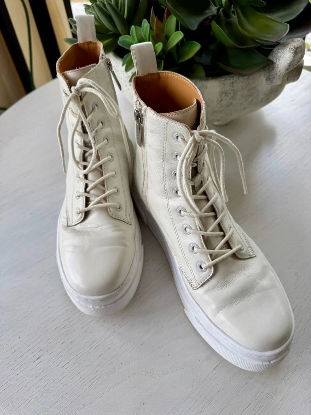 J/SLIDES, ANDRE, HI-TOP, LACE-UP SNEAKERS IN OFF-WHITE. SIZE 8 1/2